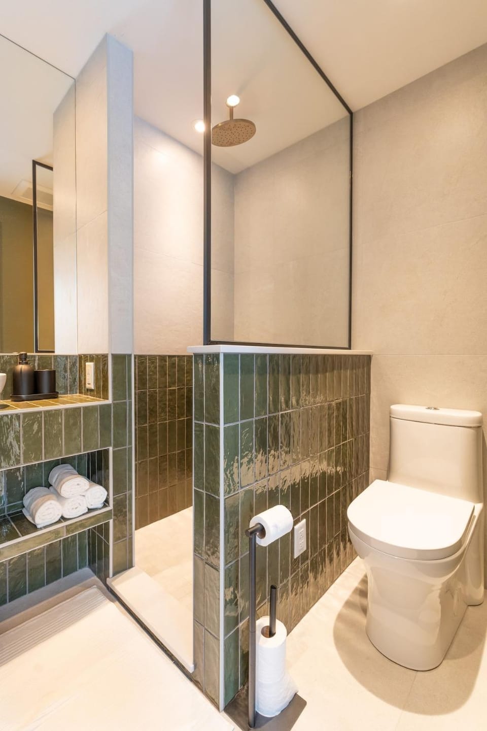 Shower, Toilet, Bathroom, towels