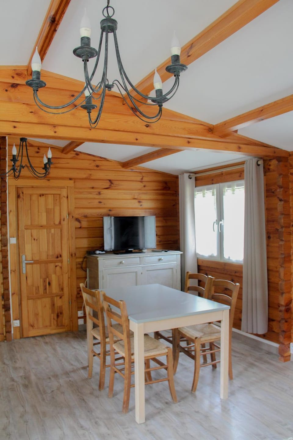 Communal lounge/ TV room, TV and multimedia, Living room, Dining area