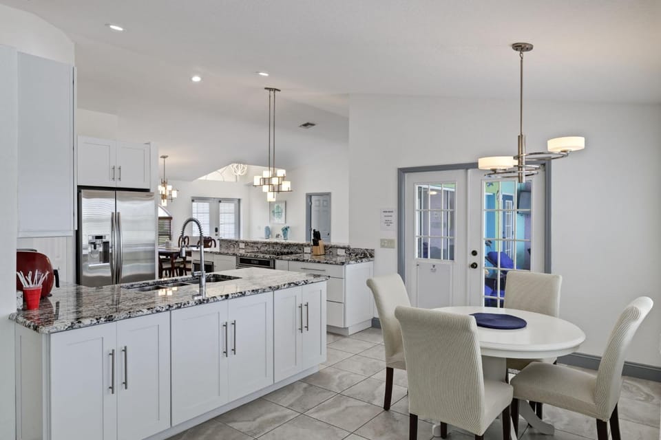 Gorgeous 4BR Lakefront Villa with Heated Pool House in Lee County