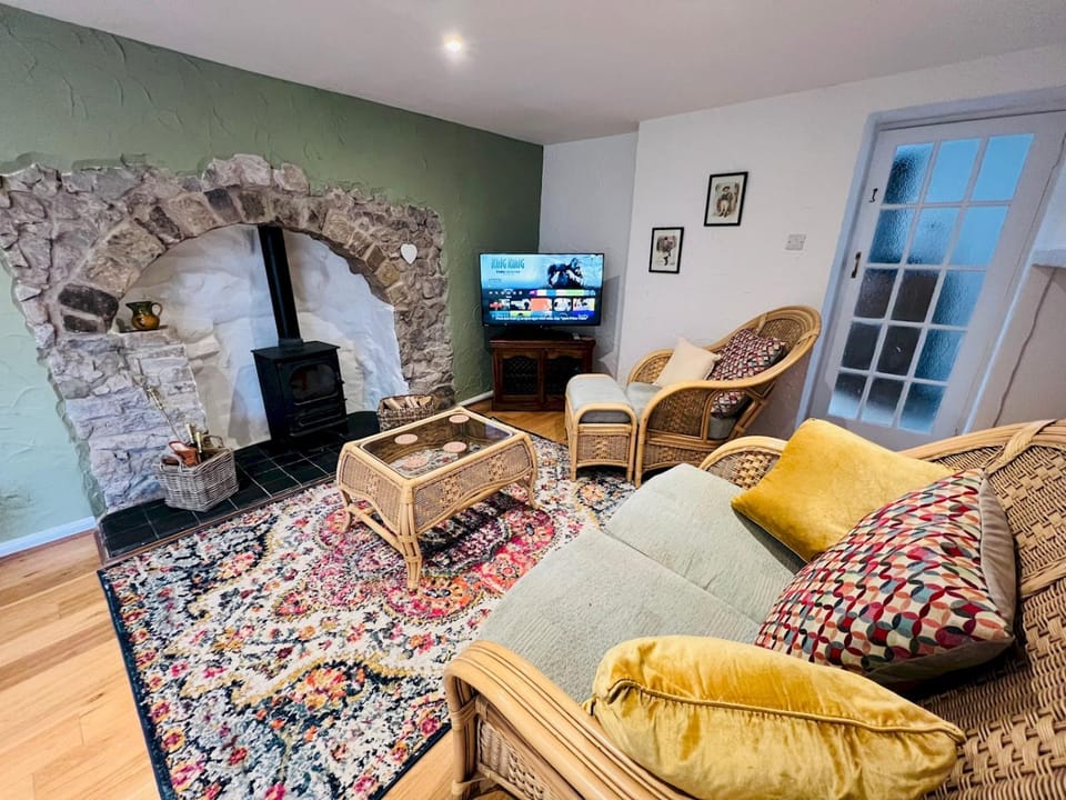 TV and multimedia, Living room, Other, Seating area, Evening entertainment