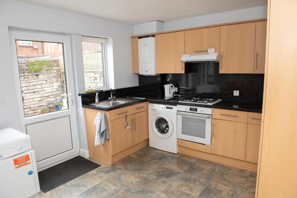 Willow Terrace, perfect Town House with Parking House in Glastonbury