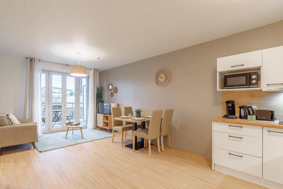Living room, Dining area