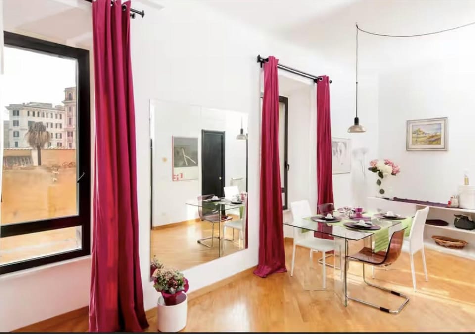 Communal lounge/ TV room, TV and multimedia, Living room, Seating area, Dining area