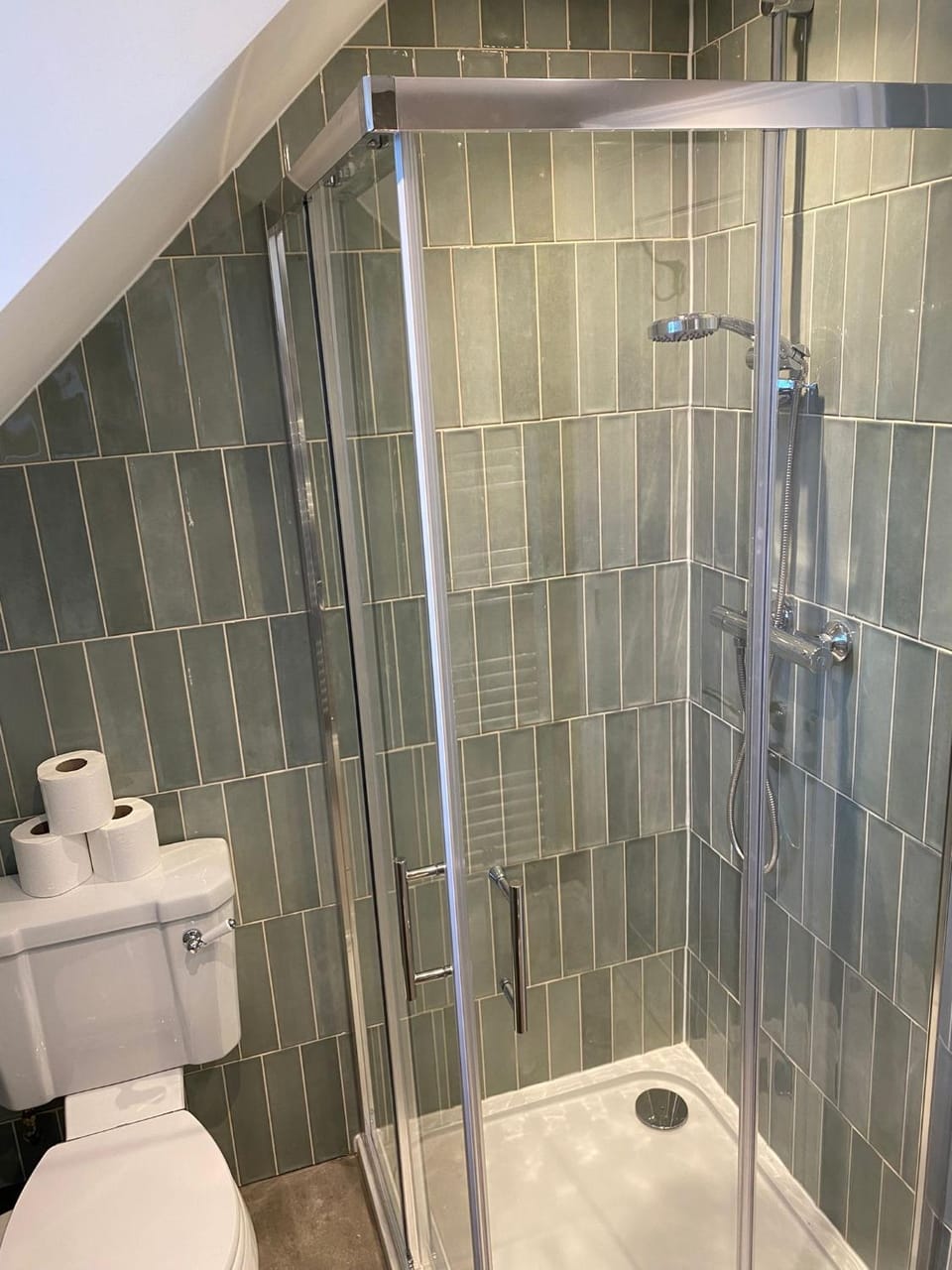 Shower, Toilet