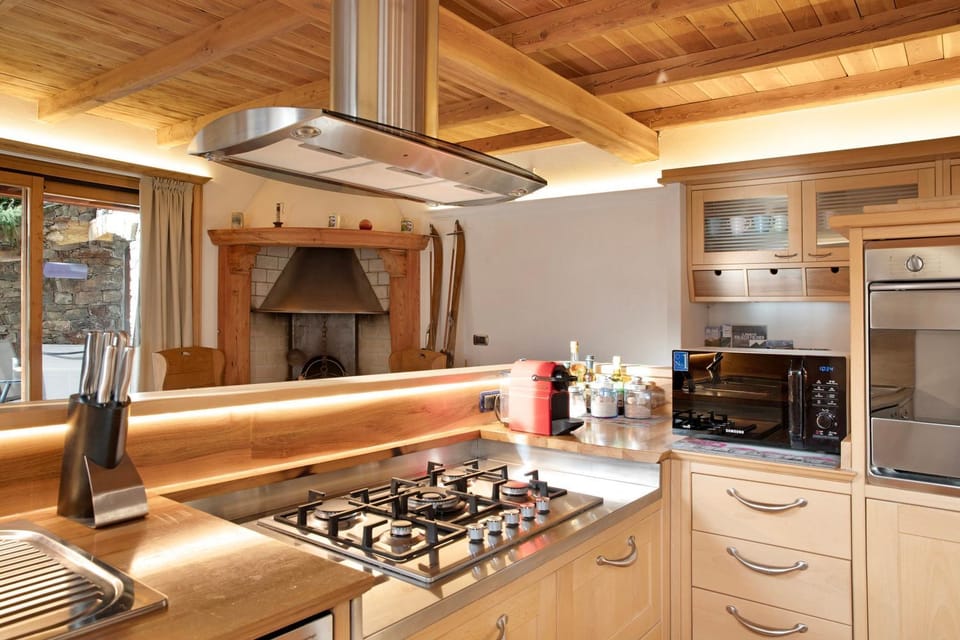 Kitchen or kitchenette, Living room