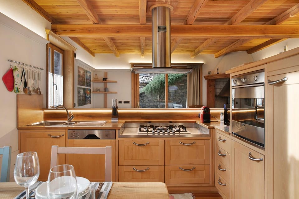 Kitchen or kitchenette, Living room