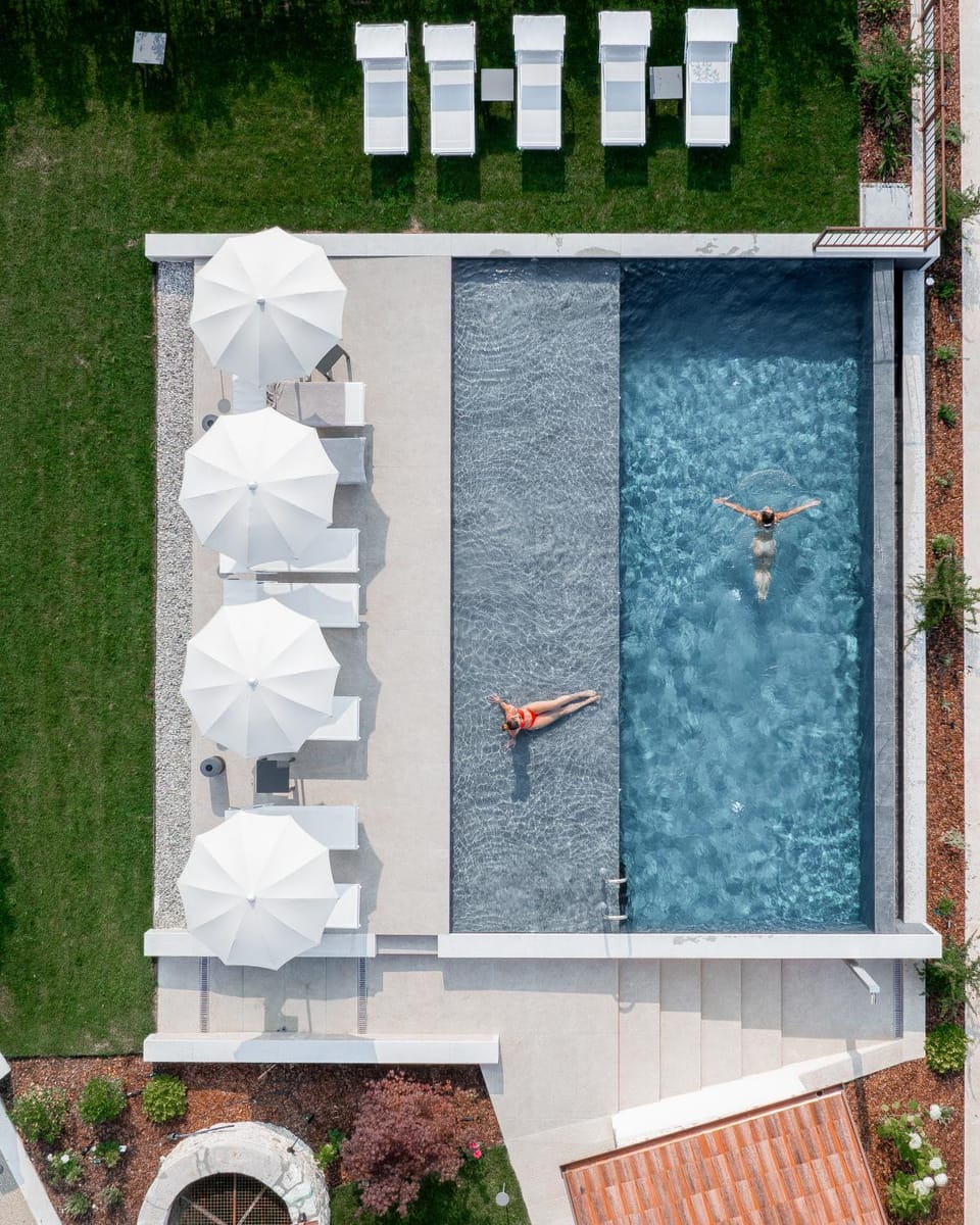 Solarium, Swimming pool, sunbed