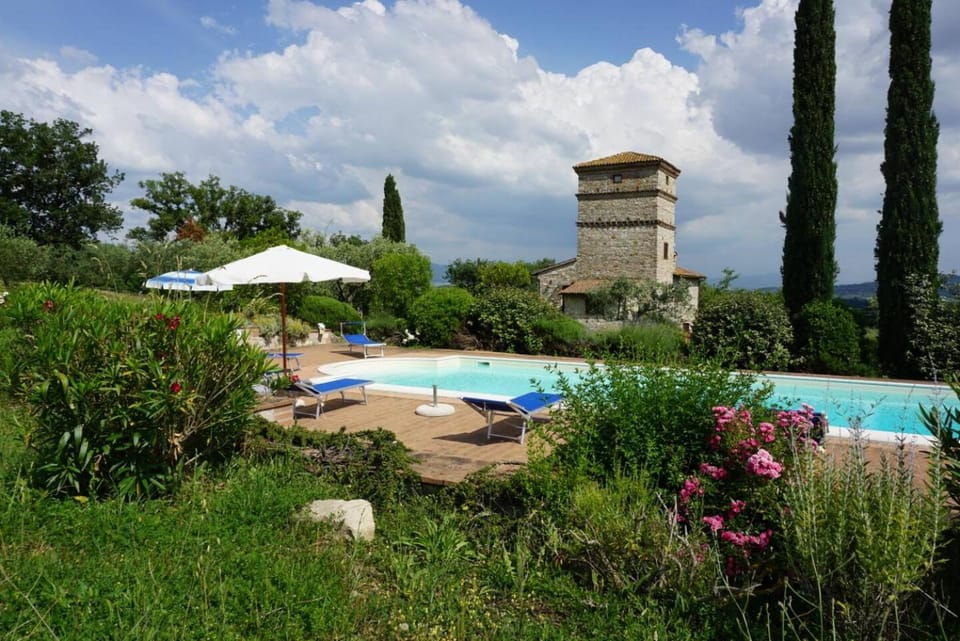 Property building, Garden, View (from property/room), Garden view, Swimming pool