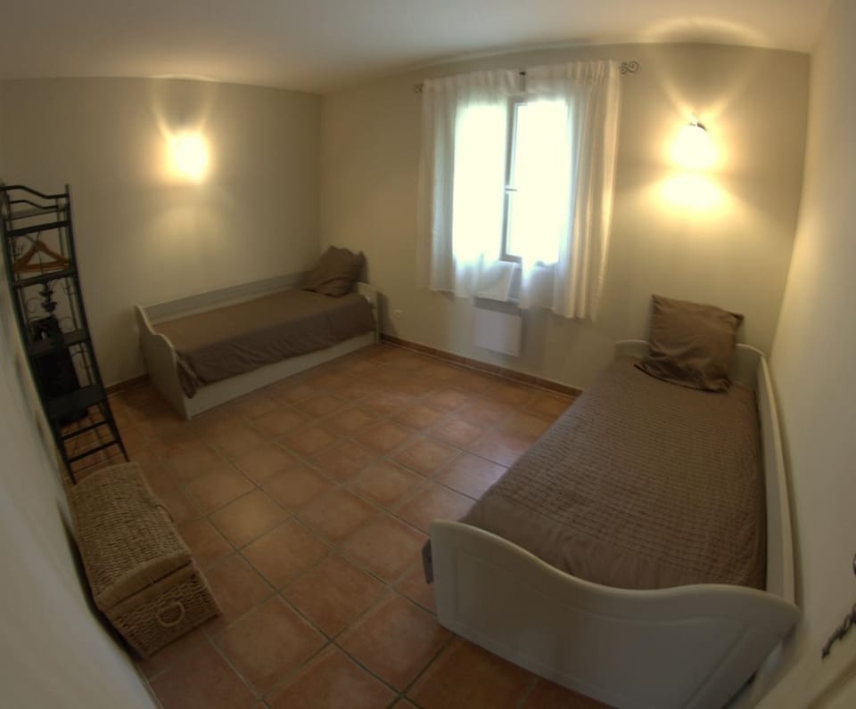 Photo of the whole room, Bedroom