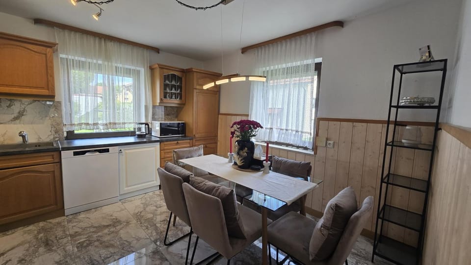 Dining area, kitchen