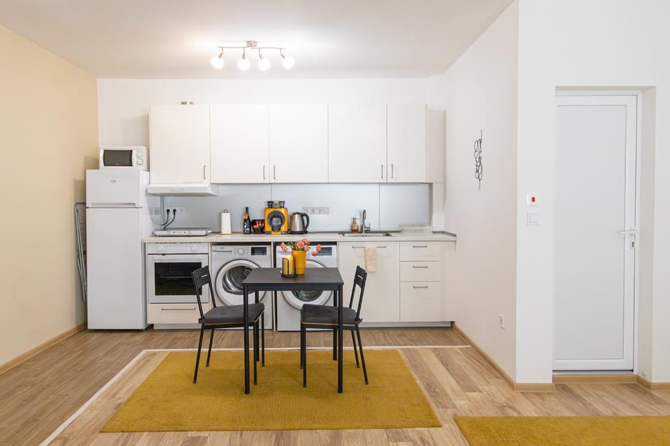 Kitchen or kitchenette, Dining area, dishwasher, oven, stove, toaster
