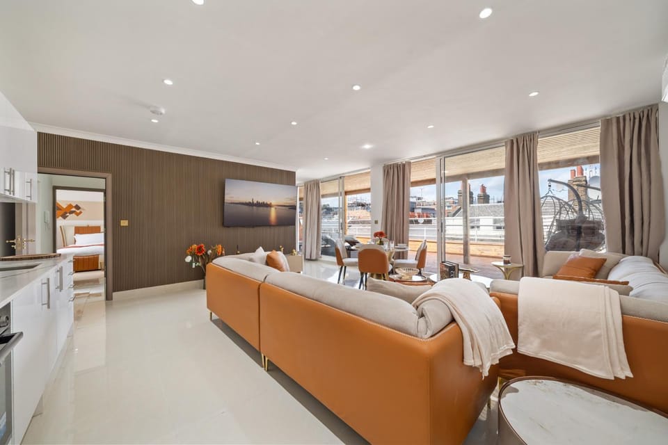 TV and multimedia, Kitchen or kitchenette, Living room, Photo of the whole room, Seating area