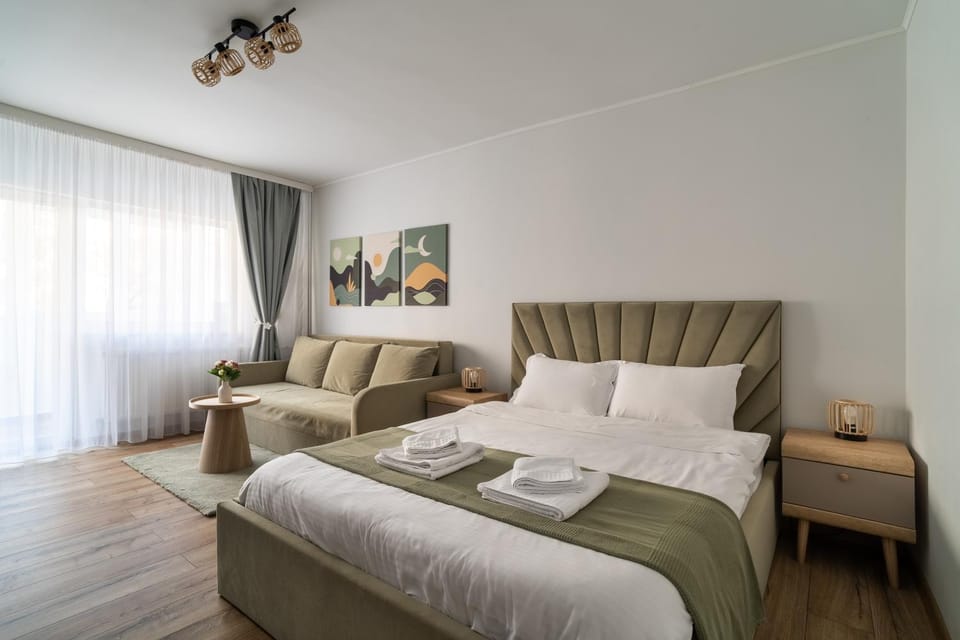 Bed, Living room, Photo of the whole room, Seating area, Bedroom, towels