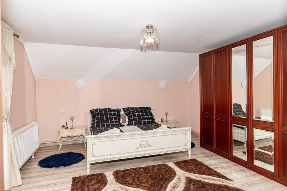 Villa cu 4 dormitoare de 3 stele Timiș, perfectă pentru familii sau grupuri Bed and Breakfast in Timiș County