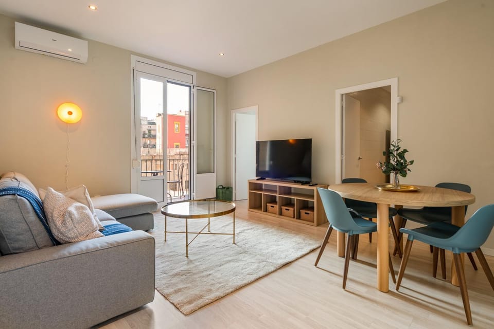 Communal lounge/ TV room, TV and multimedia, Living room, air conditioner