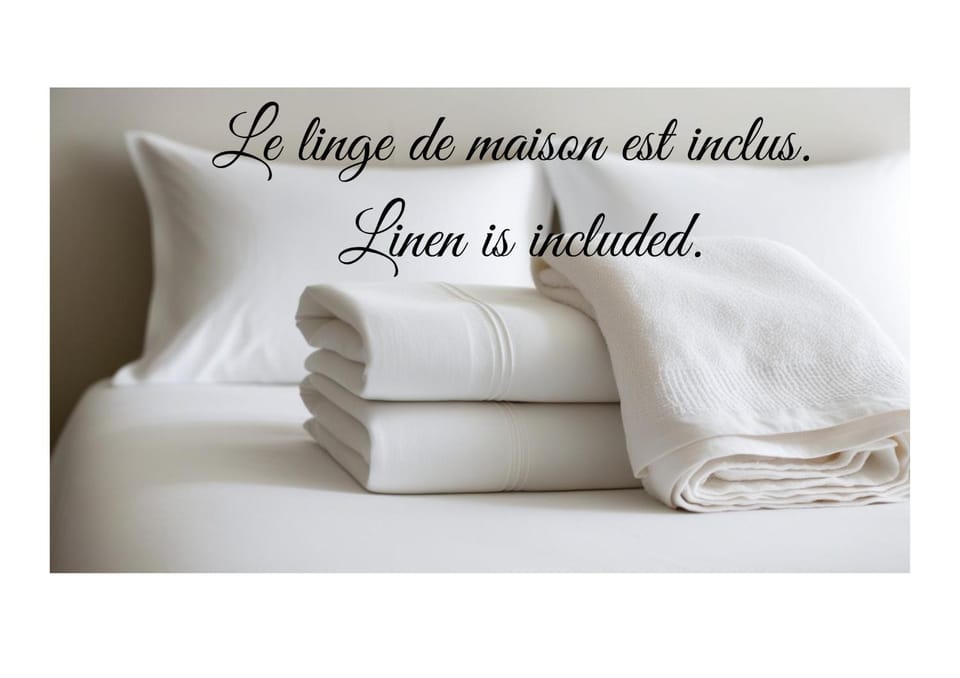 Bed, towels