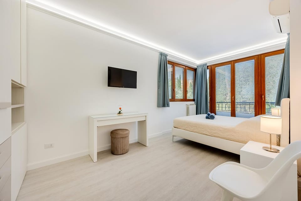 TV and multimedia, Bedroom, air conditioner