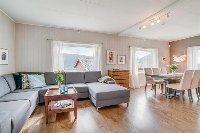 Living room, Seating area, Dining area