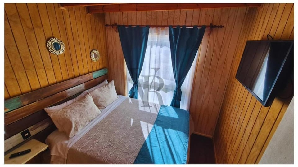 Bed, TV and multimedia, Photo of the whole room, Bedroom, wardrobe