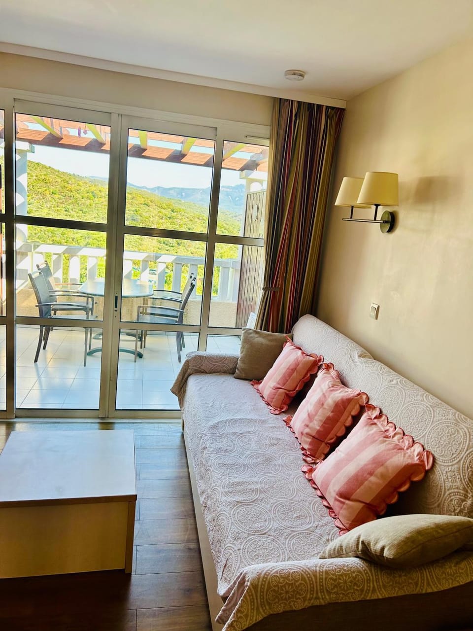 Cap Esterel - Duplex avec 2 terrasses dont une tropezienne, piscines et loisirs Apartment in Saint-Raphael