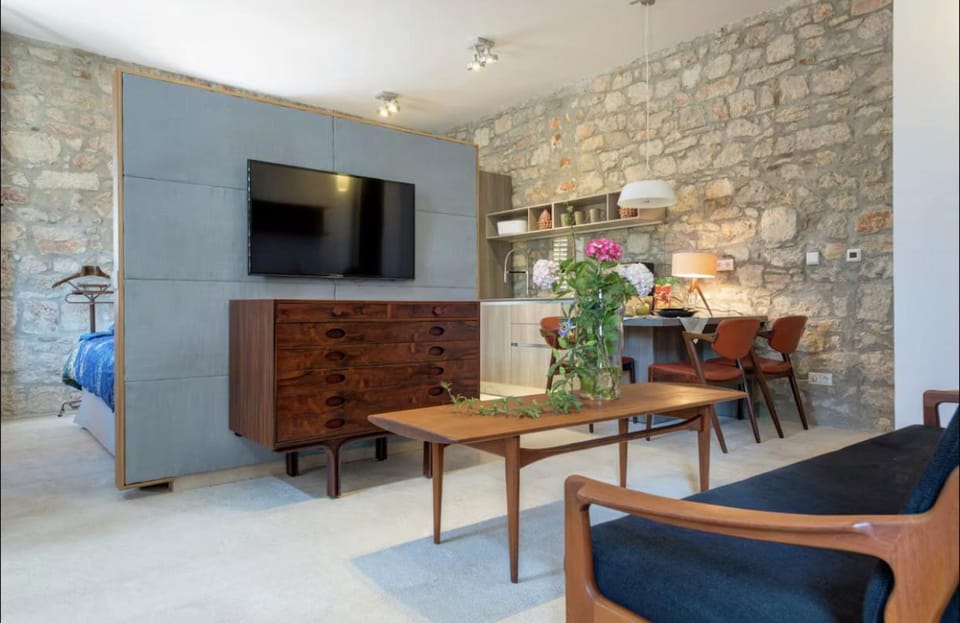 Townhouse Suite Danish Art Apartment in Stari Grad