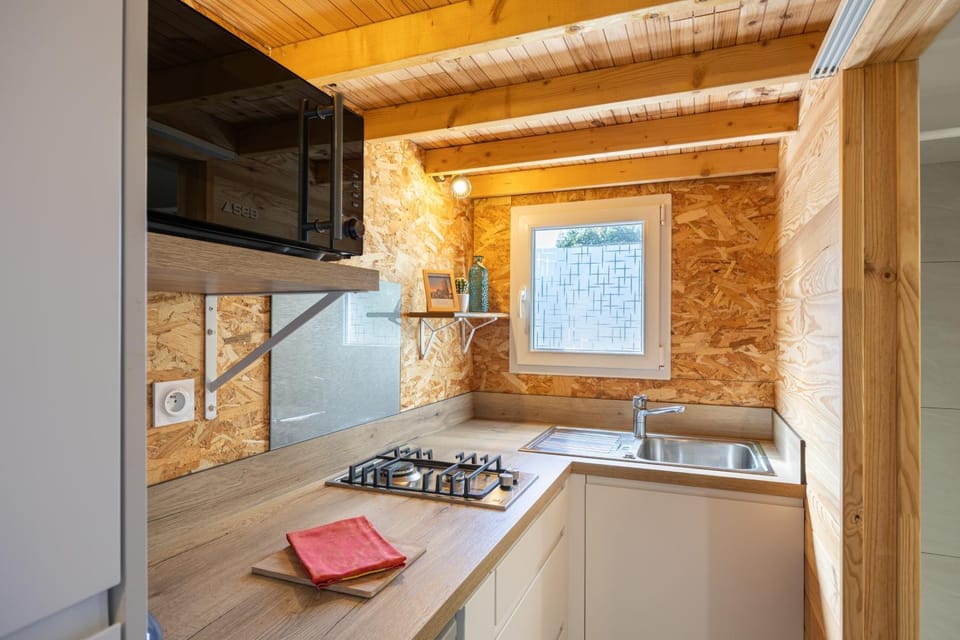 Kitchen or kitchenette, Living room