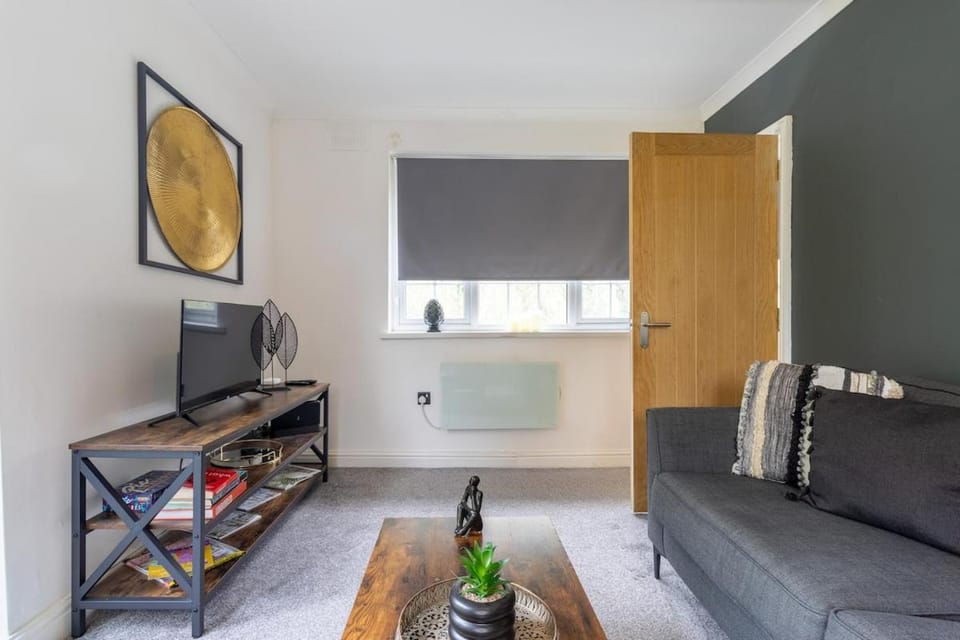 Communal lounge/ TV room, TV and multimedia, Living room, Seating area, Evening entertainment