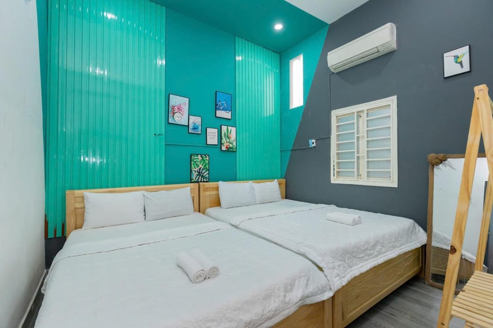 Bed, Photo of the whole room, Bedroom, towels, air conditioner