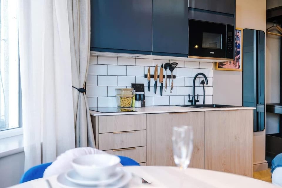 Elegant 1-Bedroom Studio with Luxury Finishes Apartment in Llandudno