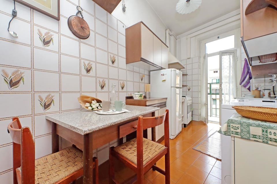 Kitchen or kitchenette, Dining area, stove