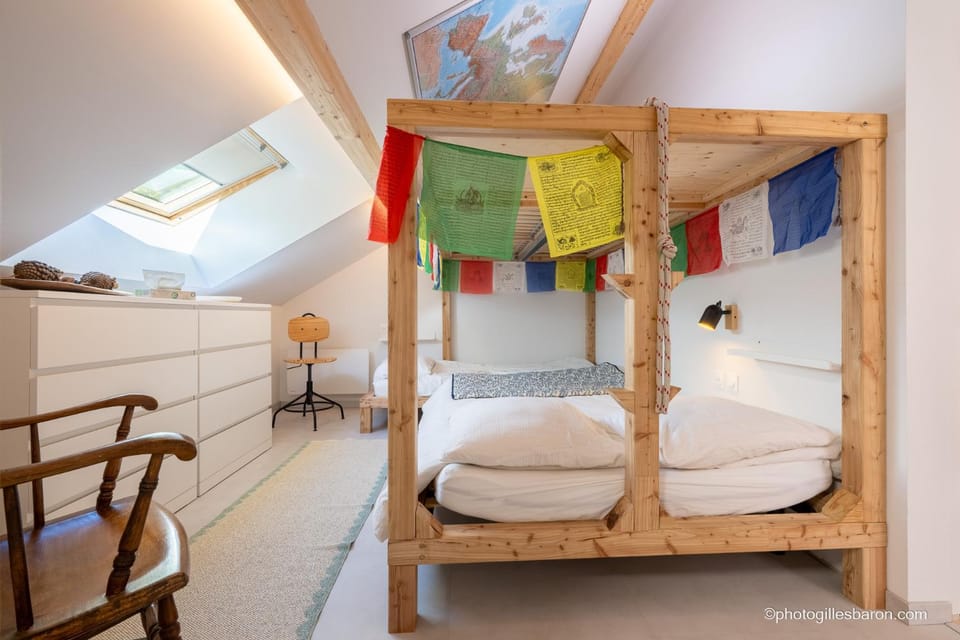 Photo of the whole room, bunk bed