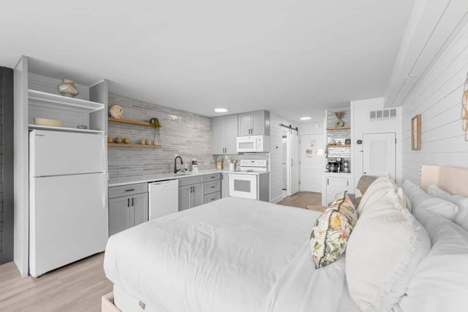 Renovated Beach Front Ocean View Condo TOG 321 House in Panama City Beach