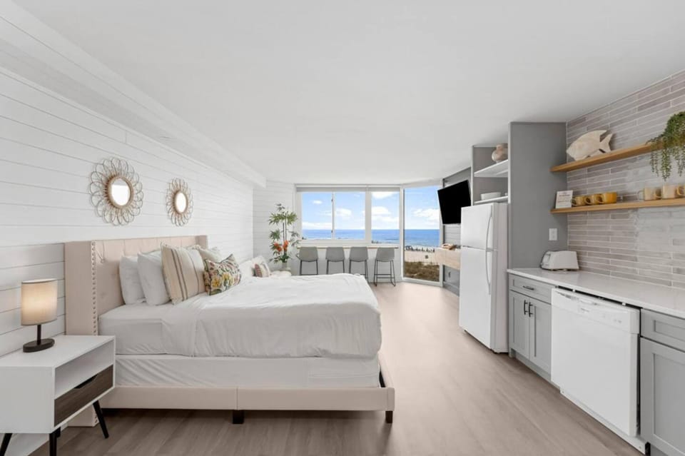 Renovated Beach Front Ocean View Condo TOG 321 House in Panama City Beach