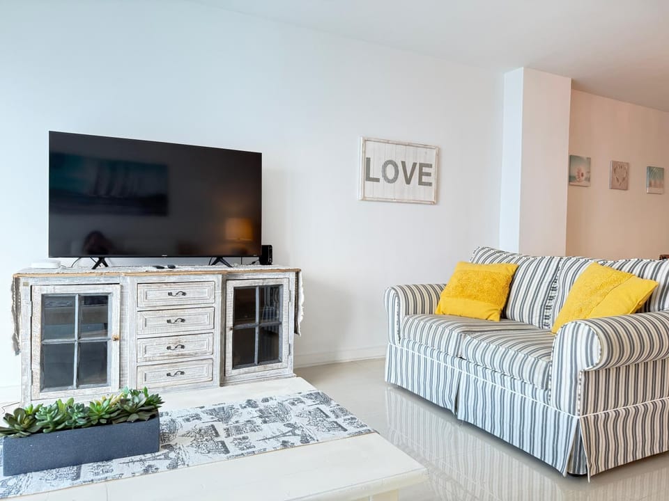 TV and multimedia, Seating area, Evening entertainment