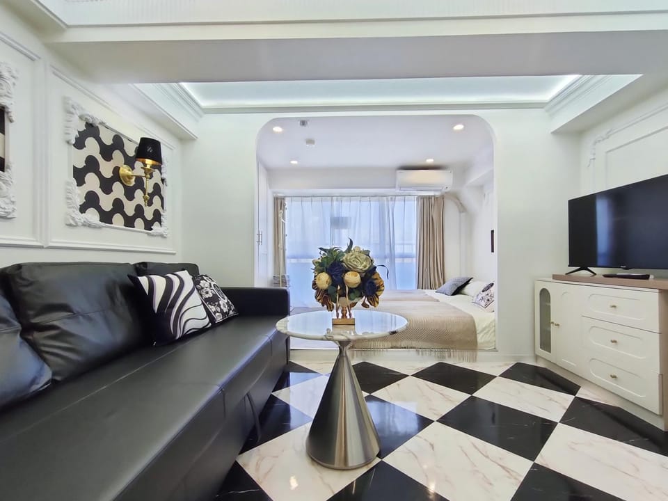 Communal lounge/ TV room, Living room, Seating area, Bedroom