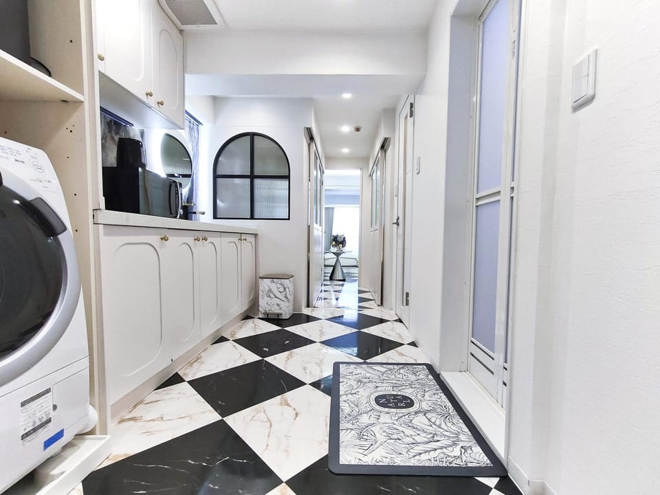 Kitchen or kitchenette, washing machine, dryer