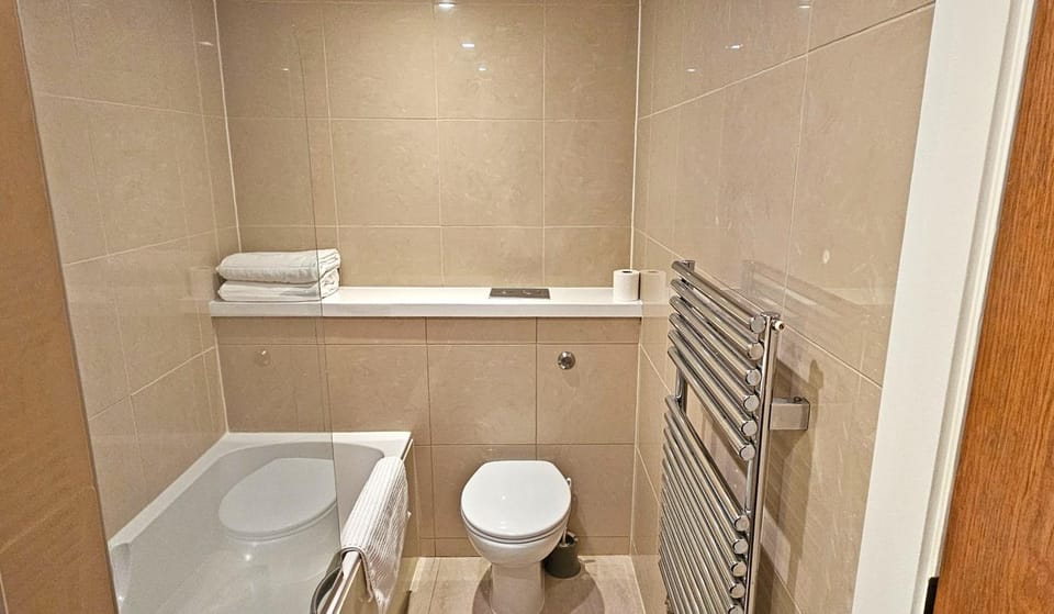 Temple Bar 1BD Large & Newly Upgraded Sleeps 4 Apartment in Dublin