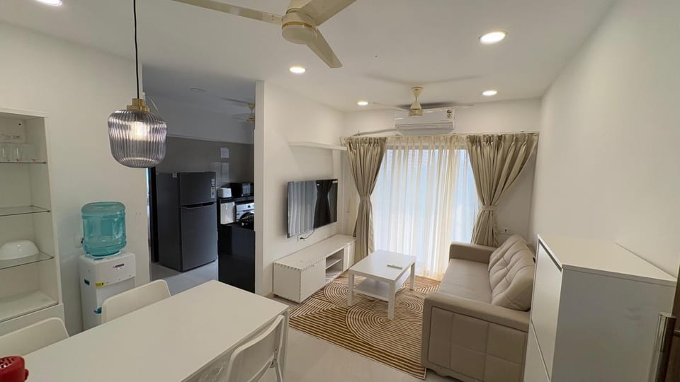 Bed, TV and multimedia, Living room