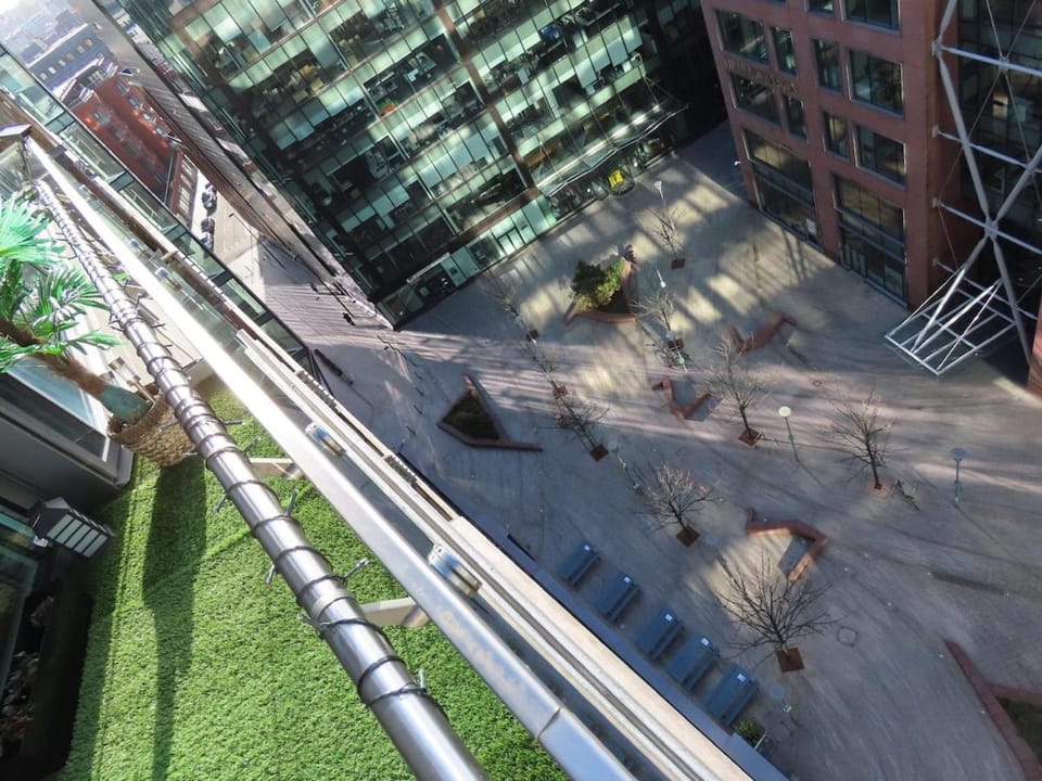 Balcony 60 Inch TV Penthouse City Centre with views Apartment in Liverpool