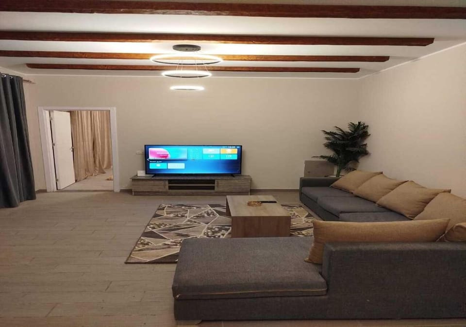 Communal lounge/ TV room, TV and multimedia, Living room, Seating area, Evening entertainment