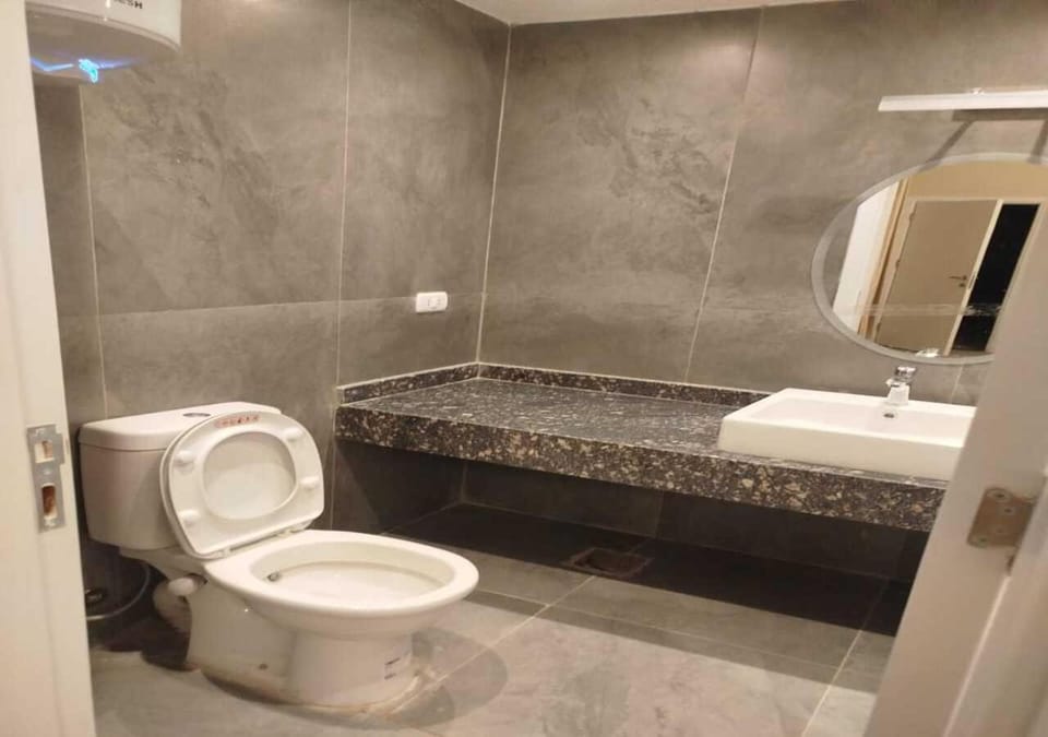 Shower, Toilet, Bathroom, towels