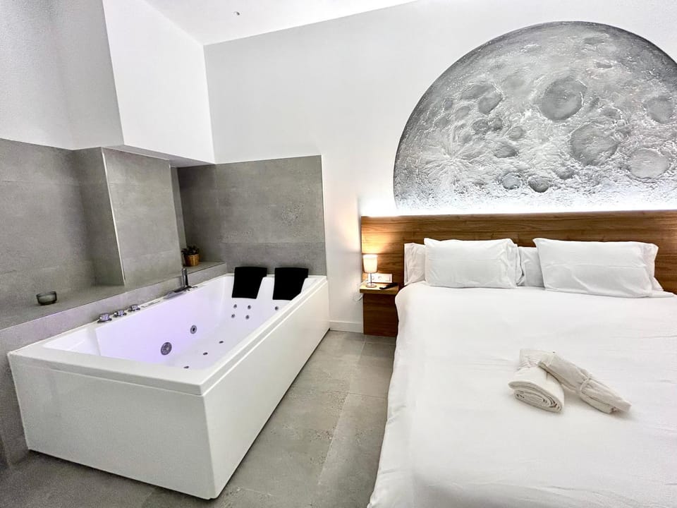 Valencia Getaway - Jacuzzi, Space & Comfort Apartment in Valencia