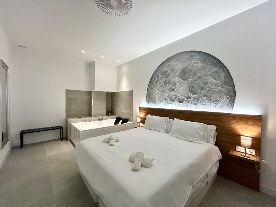 Valencia Getaway - Jacuzzi, Space & Comfort Apartment in Valencia