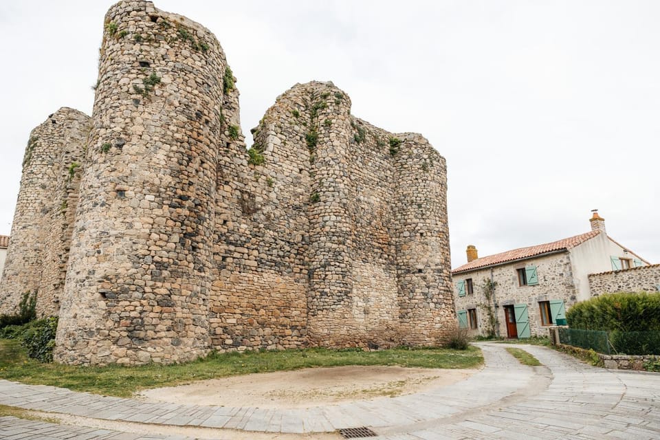 Le Logis du Vieux Donjon House in Pays de la Loire