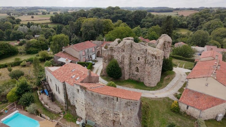 Le Logis du Vieux Donjon House in Pays de la Loire