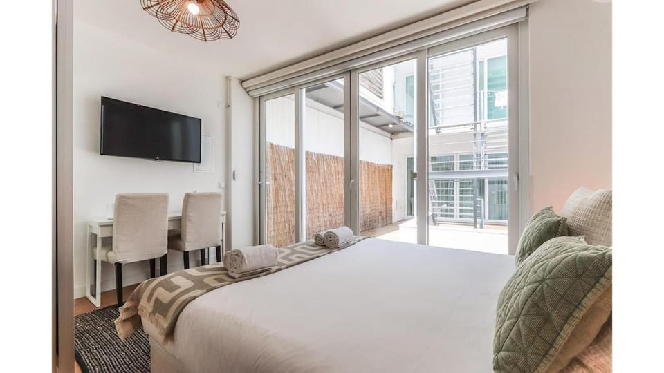 Principe Real Cozy Bright Studio Apt with AC Apartment in Lisbon