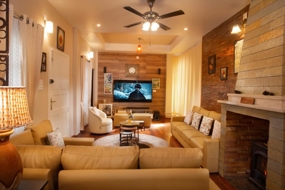 Communal lounge/ TV room, TV and multimedia, Living room, Seating area, fireplace