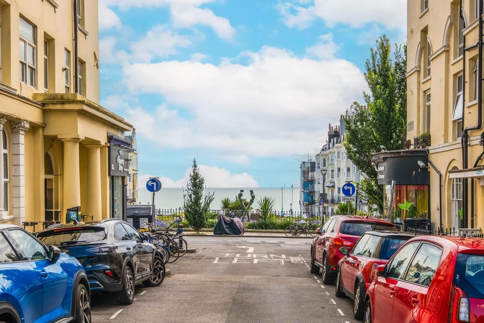 Neighbourhood, Street view, Location