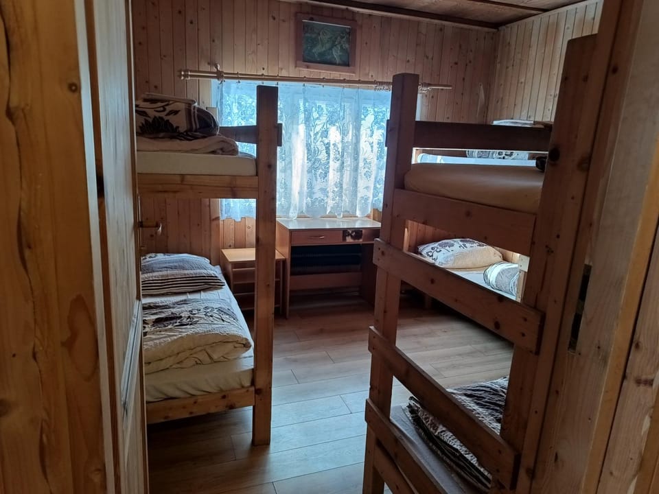 Bed, Photo of the whole room, bunk bed