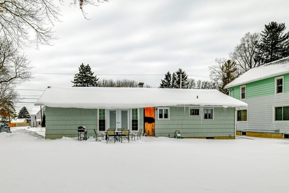 4 Mi to Dtwn: Pet-Friendly Home in Utica House in Utica